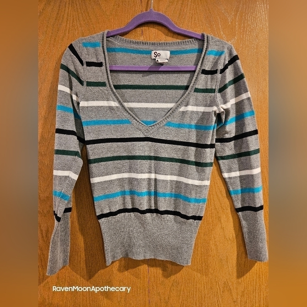 3/15$ Bundle Deal Sweater Medium